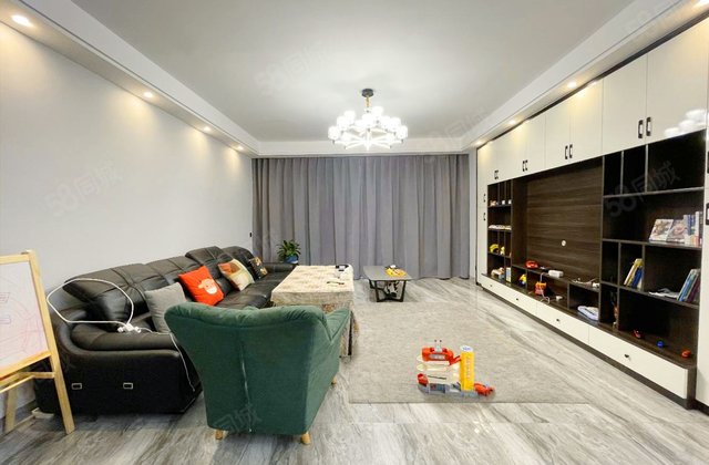 麓山恋迪亚溪谷5室2厅199.72㎡280万二手房图片