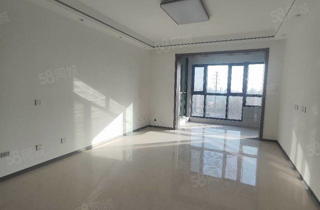 急售！民生凤凰城十六号院16带车位储藏室，精装修三室两厅两卫