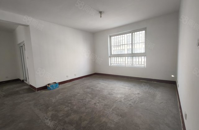 名人苑三期单位团购房141平带阳面车库175万!城市主人