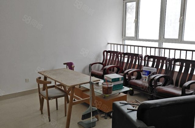 孩子多的看过来！！标准四室，带车位，中间楼层，看房议价