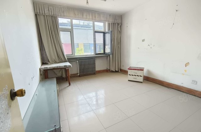 急售，公园南，和平医院东临，文轩老师单位房多层2楼，免大税