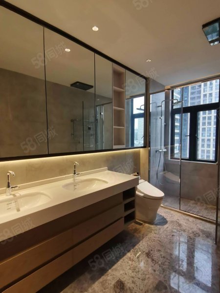 俊发逸天峰5室3厅4卫430㎡西南1900万