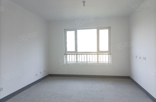 民生凤凰城2号院 新房未住过，三室朝阳2卫，东边户，带车储