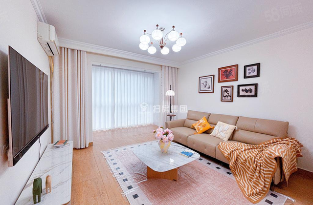 站前街，西湖馨苑。精装修，三室两厅，南北通透，