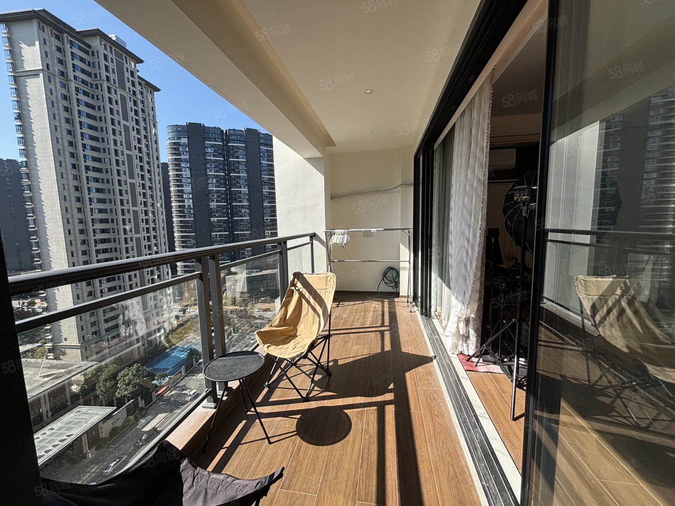 德和领秀广场4室2厅2卫140㎡南北173万