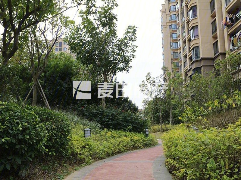 国贸润园 有电梯 近地铁 环境优美 装修豪华保养好 交通便捷