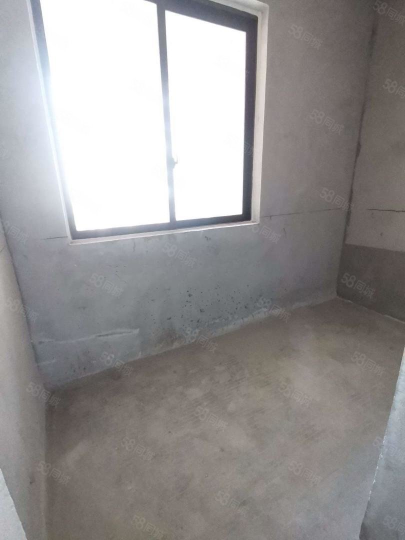 润鸿水尚4室2厅2卫119.39㎡东55.8万