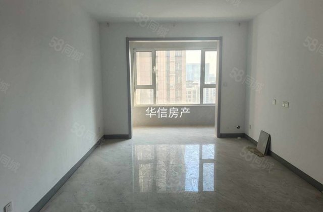 区政区旁     校附近三室两厅两卫中间楼层有钥匙随时看房