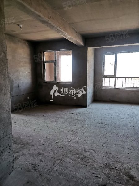 华铭阳光府3室2厅2卫137㎡南北106万