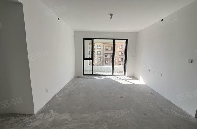 金裕新城 洋房 4室走一手170万  带车位储 学府艺境