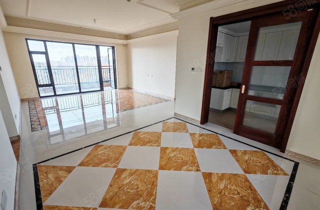 聊大旁 四室三卫双套间 带车位 前排无遮挡 看整个聊大景观