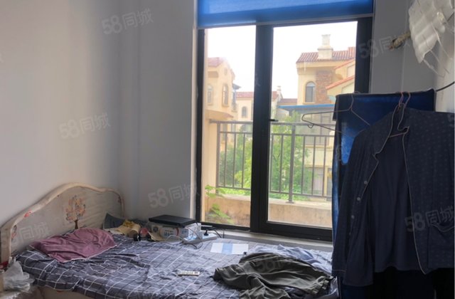 翡翠城别墅  全款走一手  随时看房 院也不小  房东诚心卖