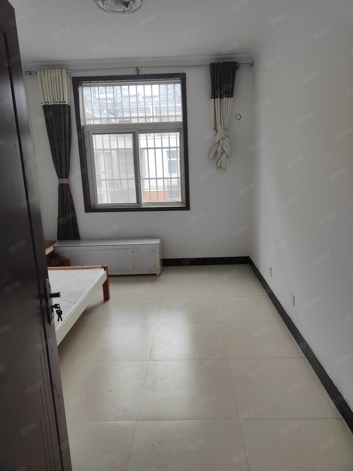 天赐良苑4室1厅1卫109㎡南46万