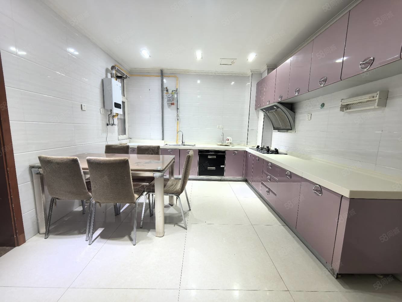 塞维利亚3室2厅2卫138㎡南北165万