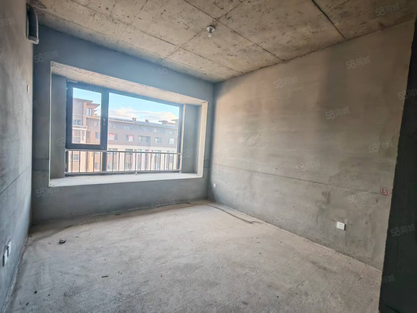 华韵锦园3室2厅2卫152㎡南北115万