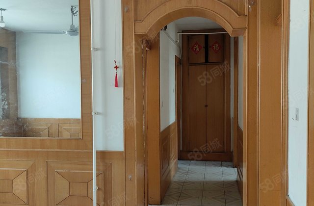 位置好出行方便购物方便       送车位送家具送地下室