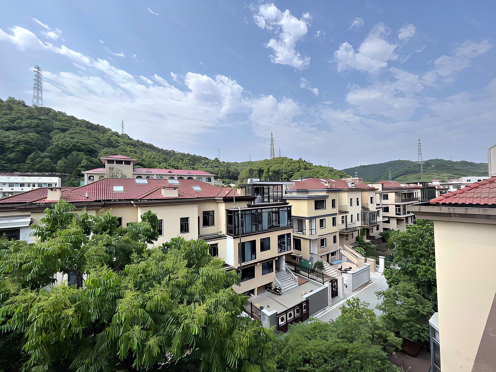 九龙领仕汇(别墅)5室2厅3卫253.91㎡南北245万