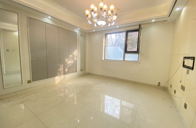 润景苑一楼带院，精装三室，新一中，外国语，免大税带车位储藏室