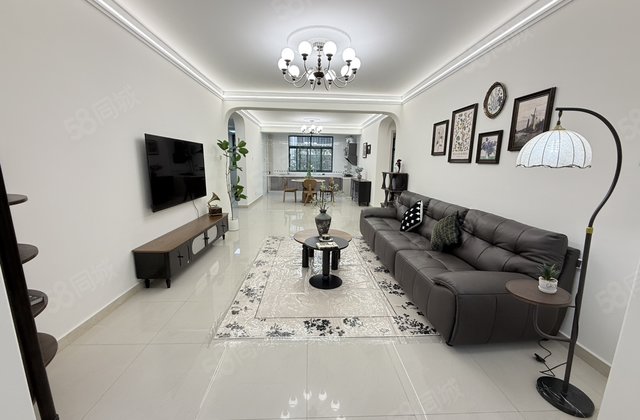 滨河花园！步梯二楼！三叶草！精装三室两卫！价格可谈！