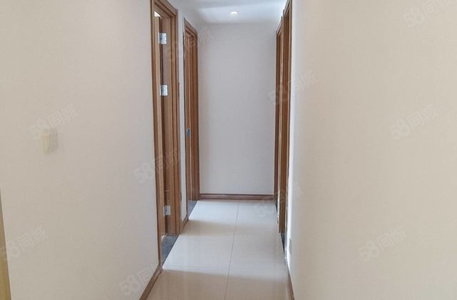 急售区政府，东昌天悦，95万带车位免大税，玖玺清风和庐附近