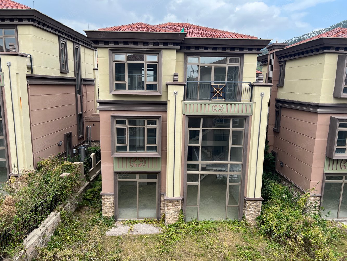 逸翠庄园别墅 山顶类独栋执信家门口 花园大