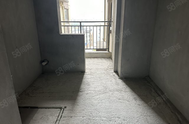 彰泰学府4室2厅123㎡49.8万二手房图片