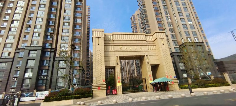 苍梧新华苑3室2厅2卫150㎡南209.8万