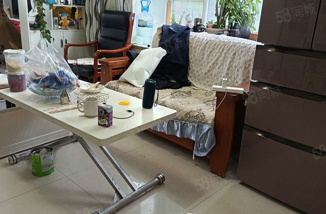 香江西邻，好楼层可隔三室朝阳户型看房子方便诚心出售周围环境优