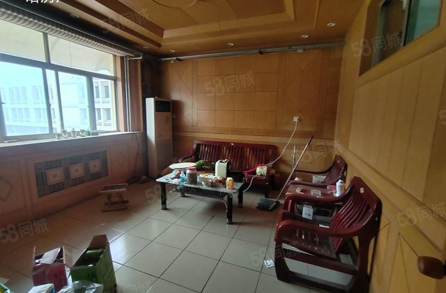 78万108平的老文轩 二实验附近有证可按揭，停车方便