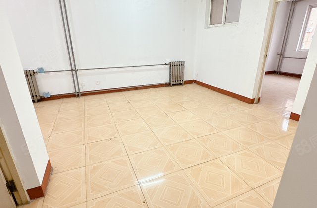 文轩 八中对过 单位家属院 好楼层 大三居 停车方便