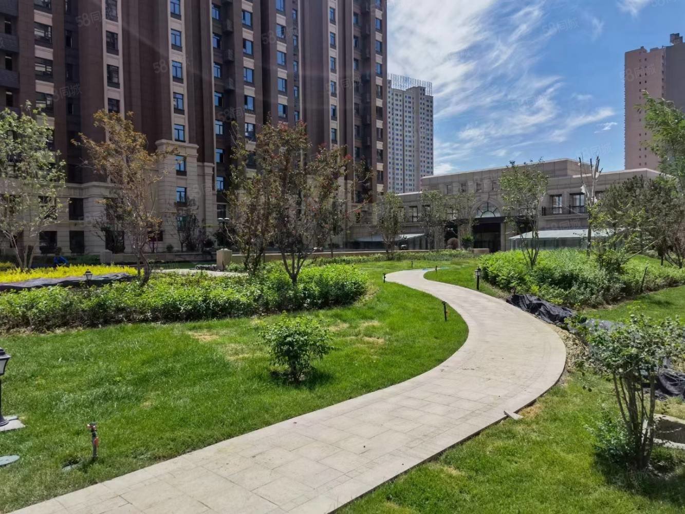 东方智慧园二期3室2厅1卫117㎡南北93万