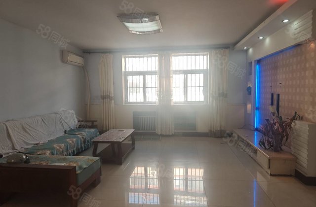 一小一中旁天和花园多层大3室，双气带车库配套齐全随时看房