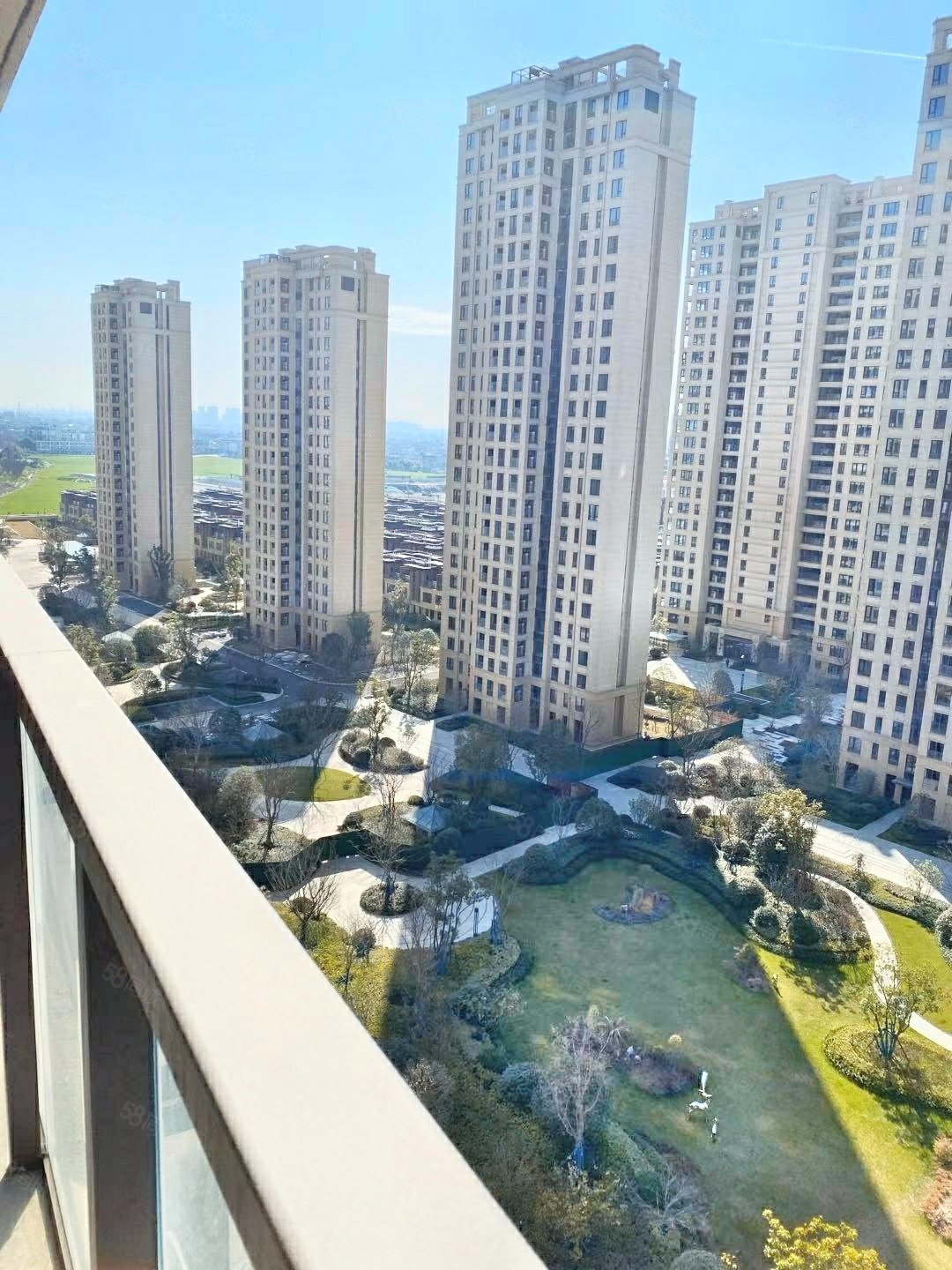 旭辉宝龙东湖城(公寓住宅)3室2厅2卫87.67㎡南北220万