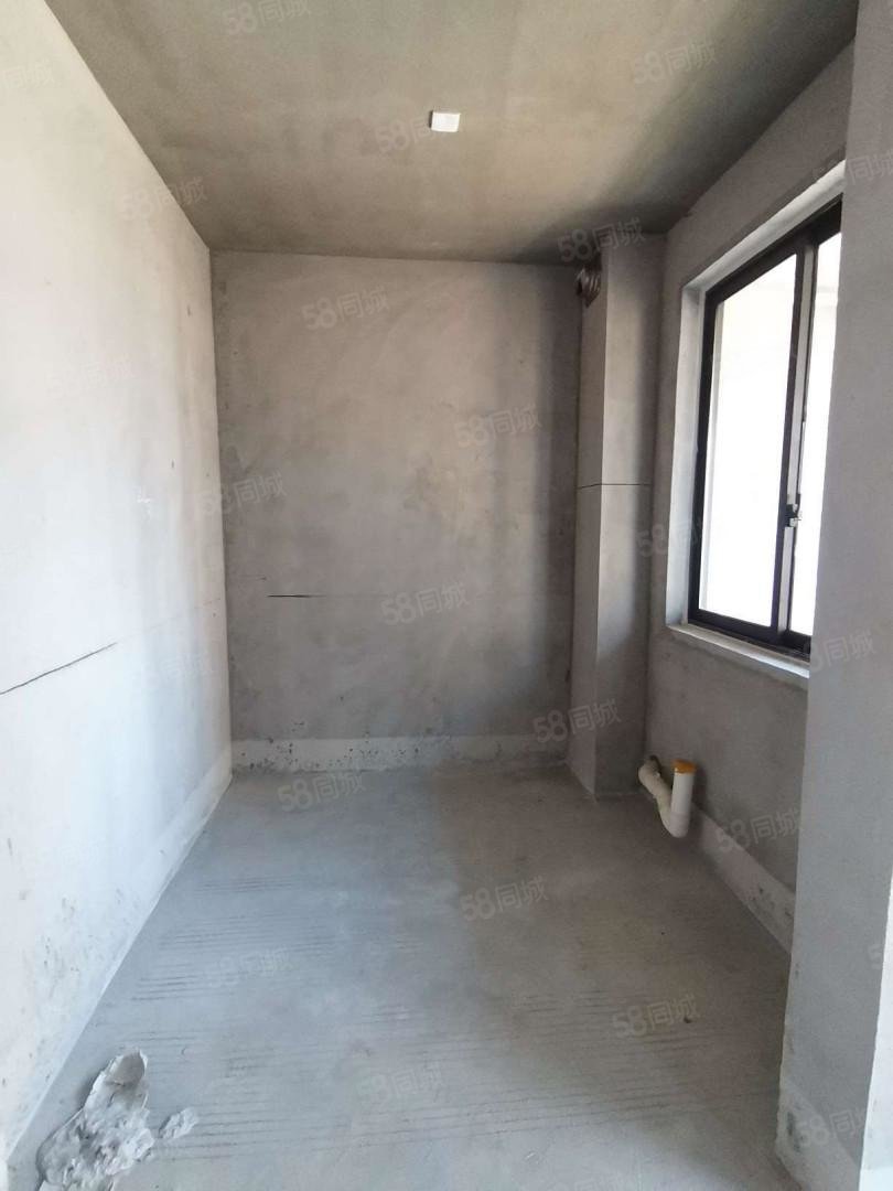 润鸿水尚4室2厅2卫119.39㎡东55.8万