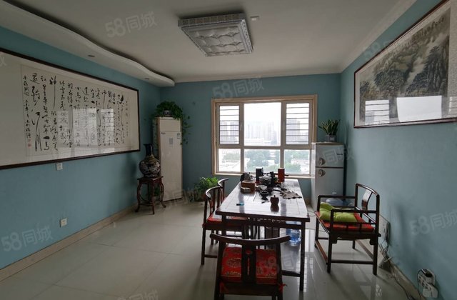 阳光逸墅 东边户 两卫送车位 精装修 急售