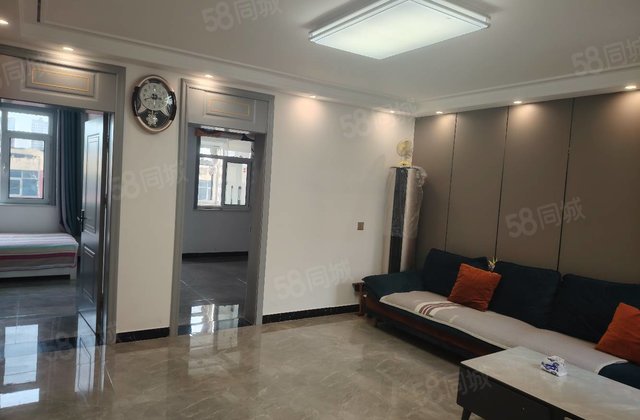 6萬入住 七中对过 精装婚房 步梯四楼两居室 房东诚心出售