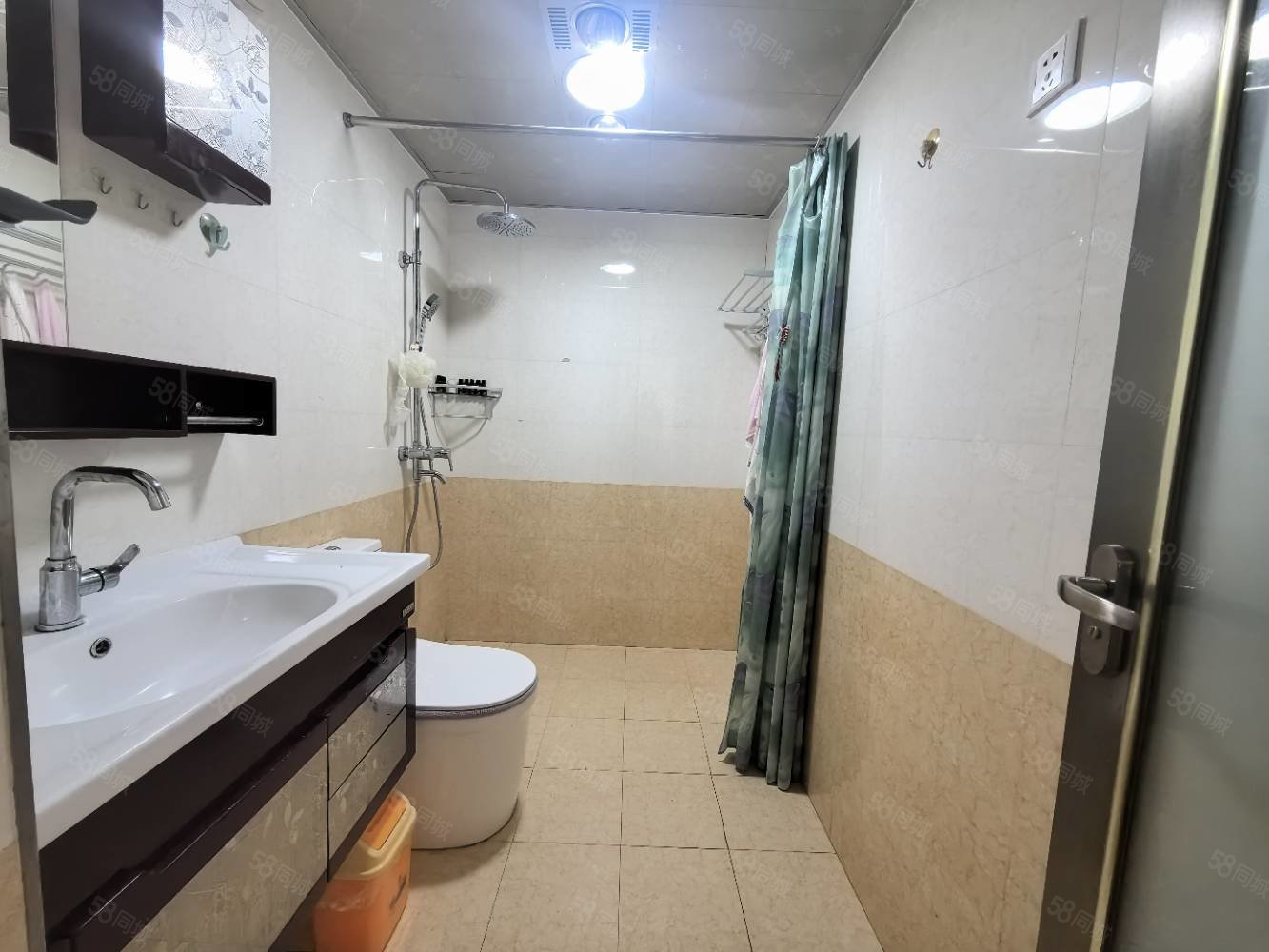 塞维利亚3室2厅2卫138㎡南北165万