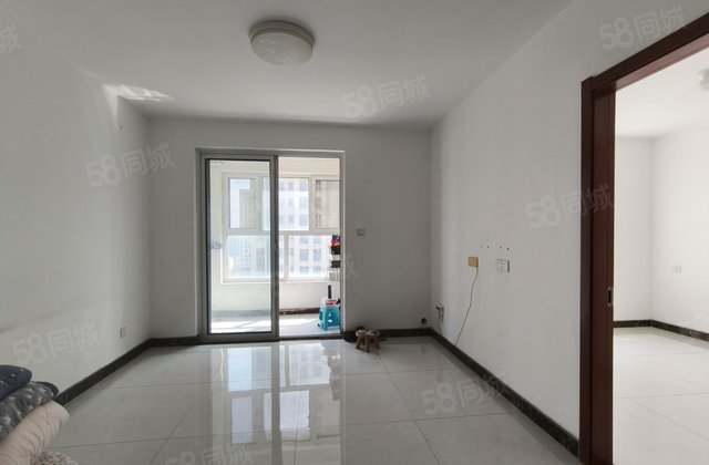 诚售 两室送车位49.9万  阿尔卡迪亚  中间楼层  免大