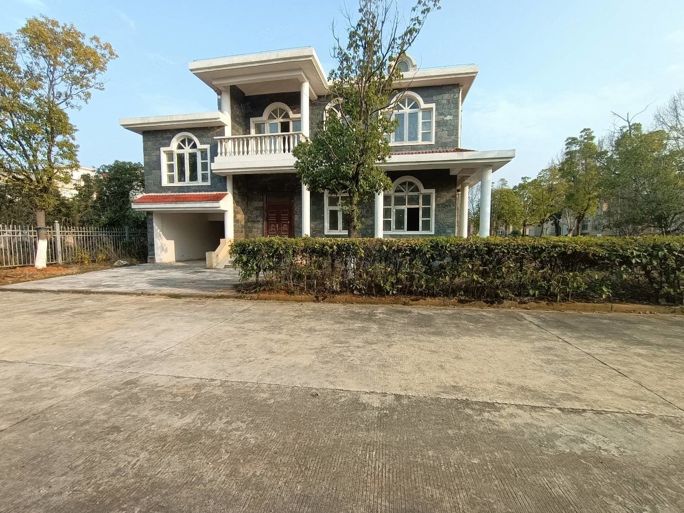 红莲湖高尔夫国际社区(别墅)5室2厅4卫370㎡南北270万