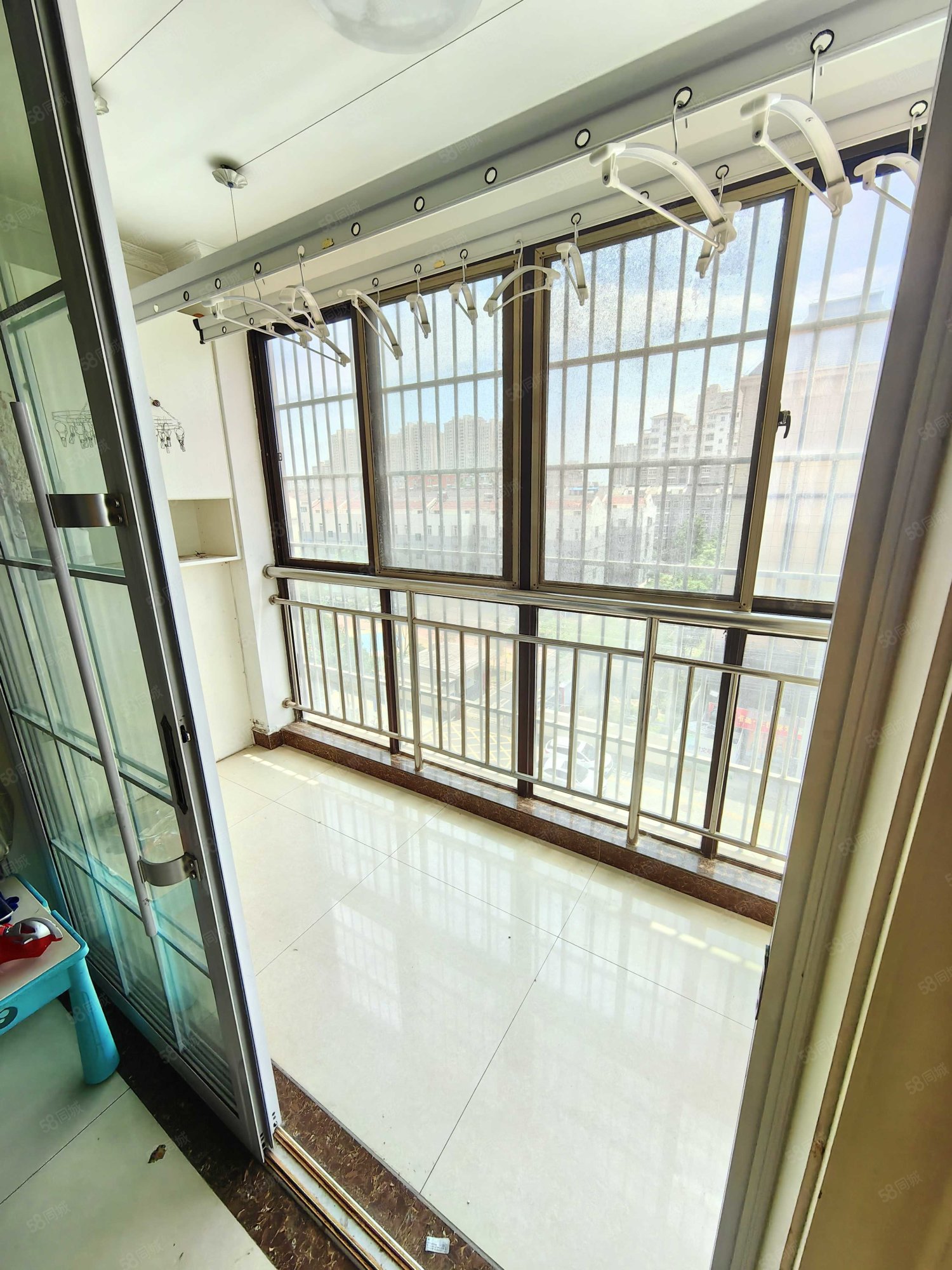 丽阳春都3室2厅2卫132.46㎡南79万