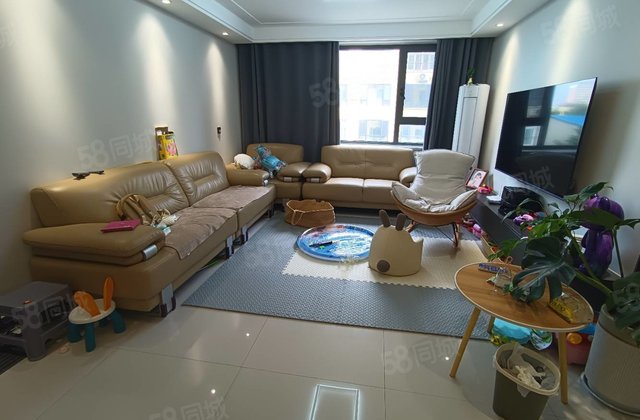 凤凰湖小区 交通便捷 满二 低容积 近医院 停车方便