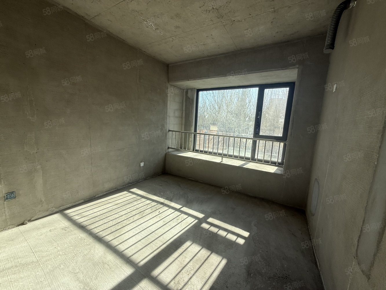 华韵锦园3室2厅2卫140㎡南北97.9万