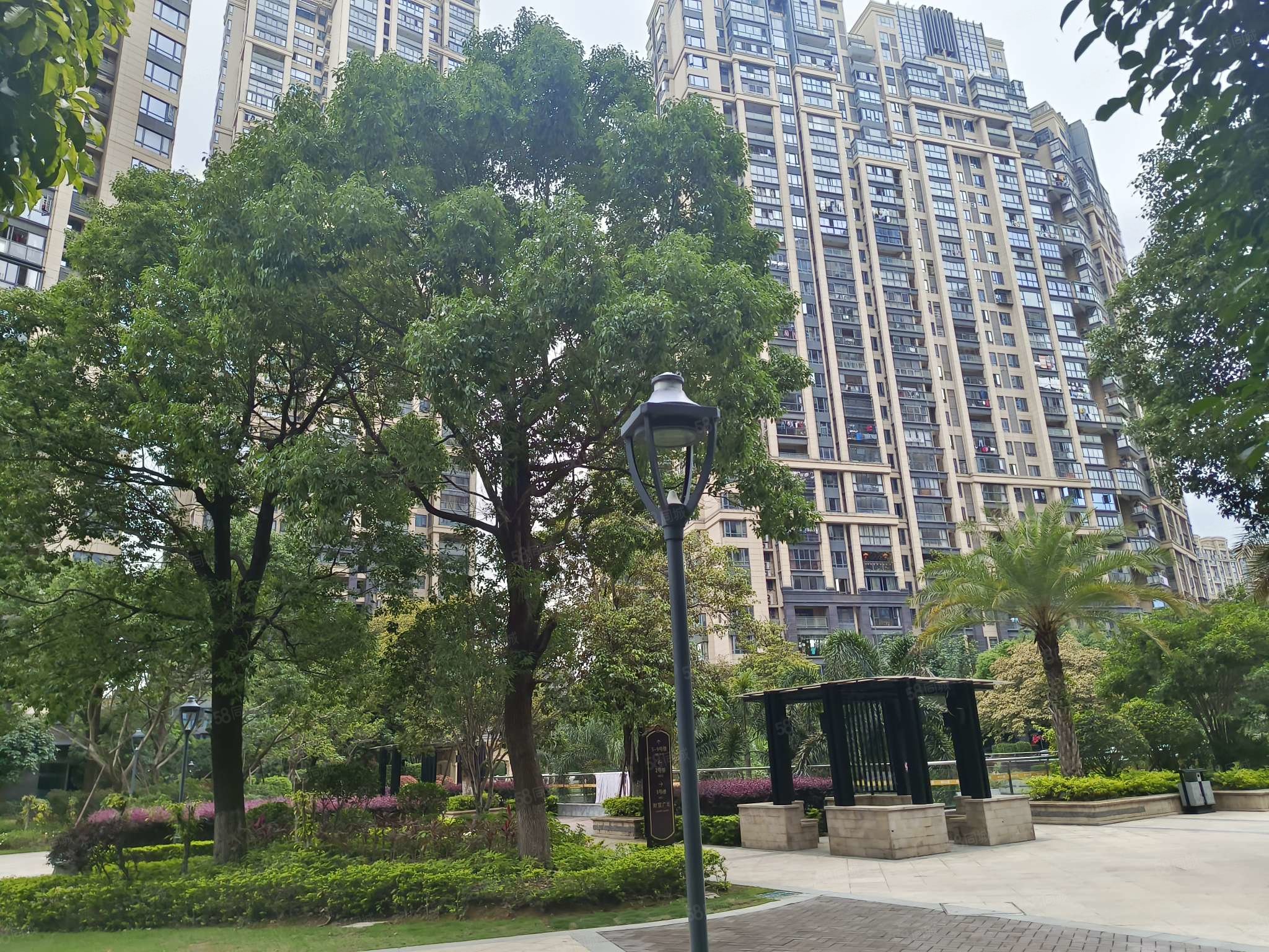 中联天御4室2厅3卫199.17㎡南380万