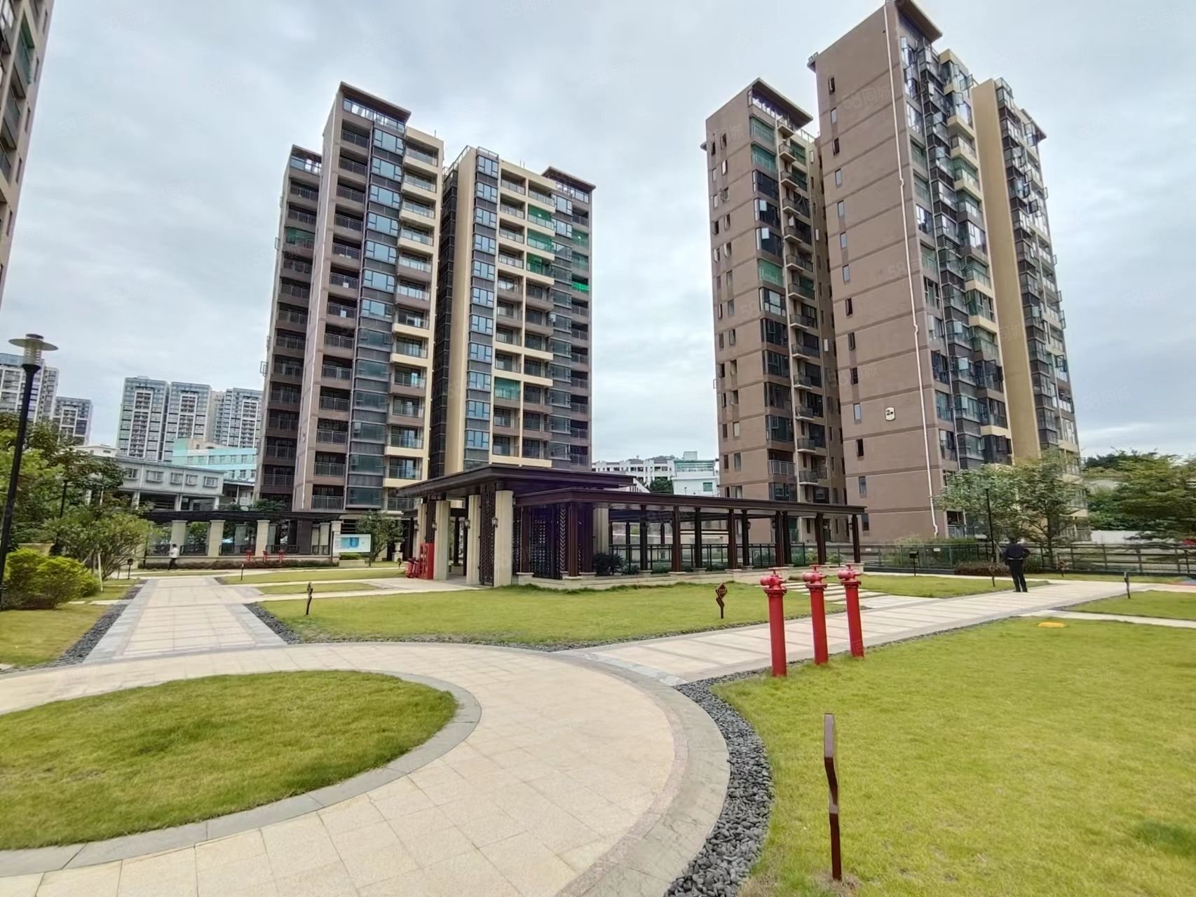 兴围华府3室2厅2卫80㎡西南416万