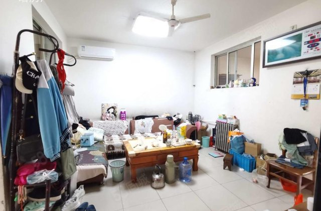 兴华路  ，东昌中学，正规三室房东急售，市委家属院，联通公司