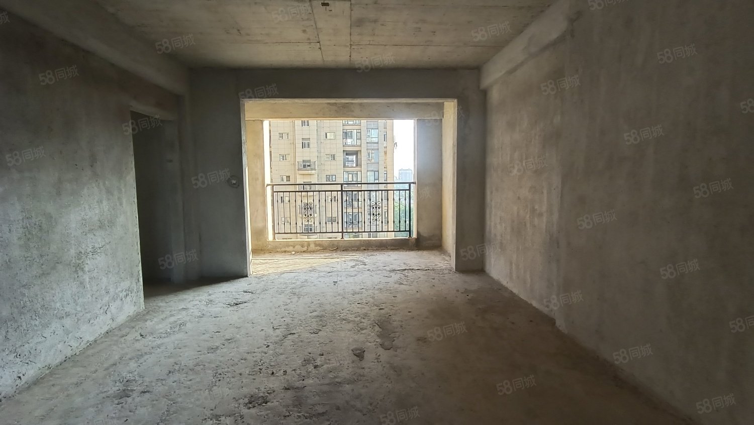 滨江御府3室2厅2卫126㎡南北54万