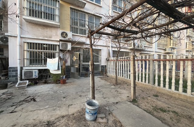 急售 中华苑 水晶城 建设路一楼带院50平车库 可按揭随时看