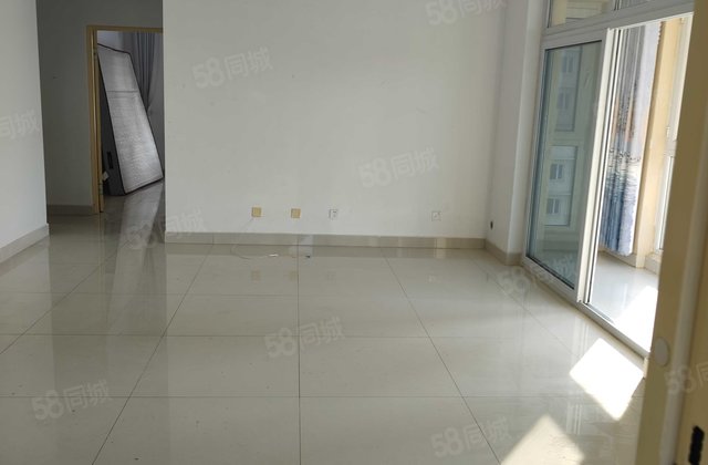 17#2单元19楼西 南北通透采光好，三室一厅一卫，送地下室