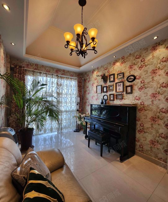 凯威观湖壹号(公寓住宅)4室3厅3卫216㎡南北300万