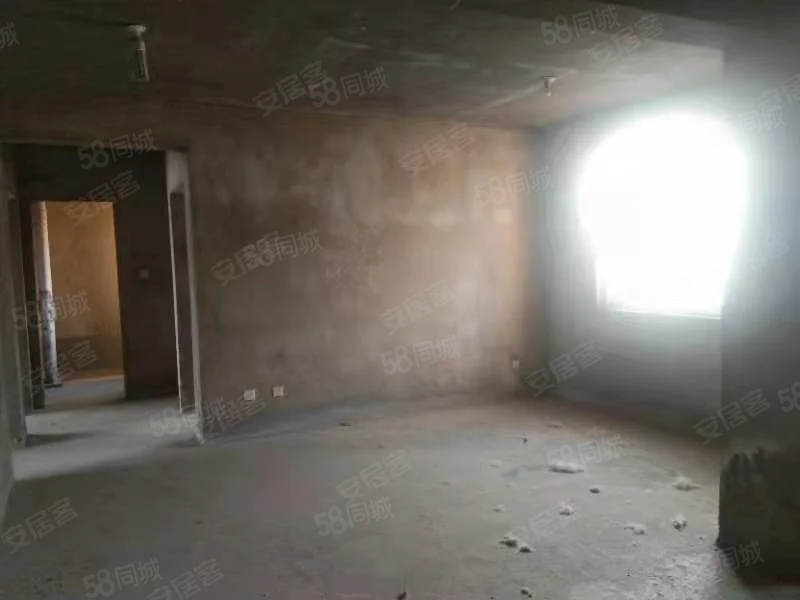 杉杉国际城3室2厅1卫101㎡南43万